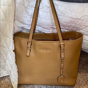 Tan Brown Leather Large Micheal Kors Tote!
